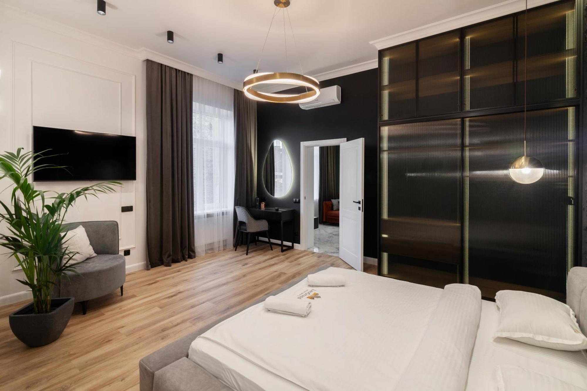 Leogrand Apartments On Franka 35 Lviv Exteriör bild